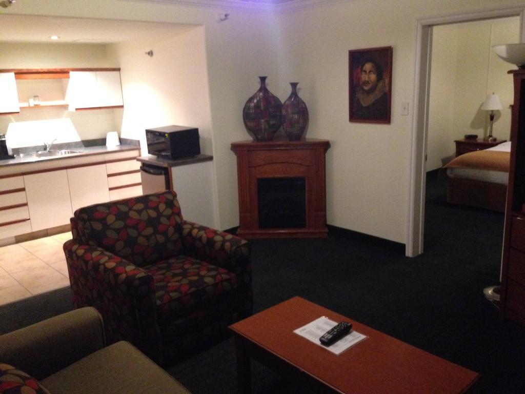 Ptarmigan Inn Hay River Phòng bức ảnh