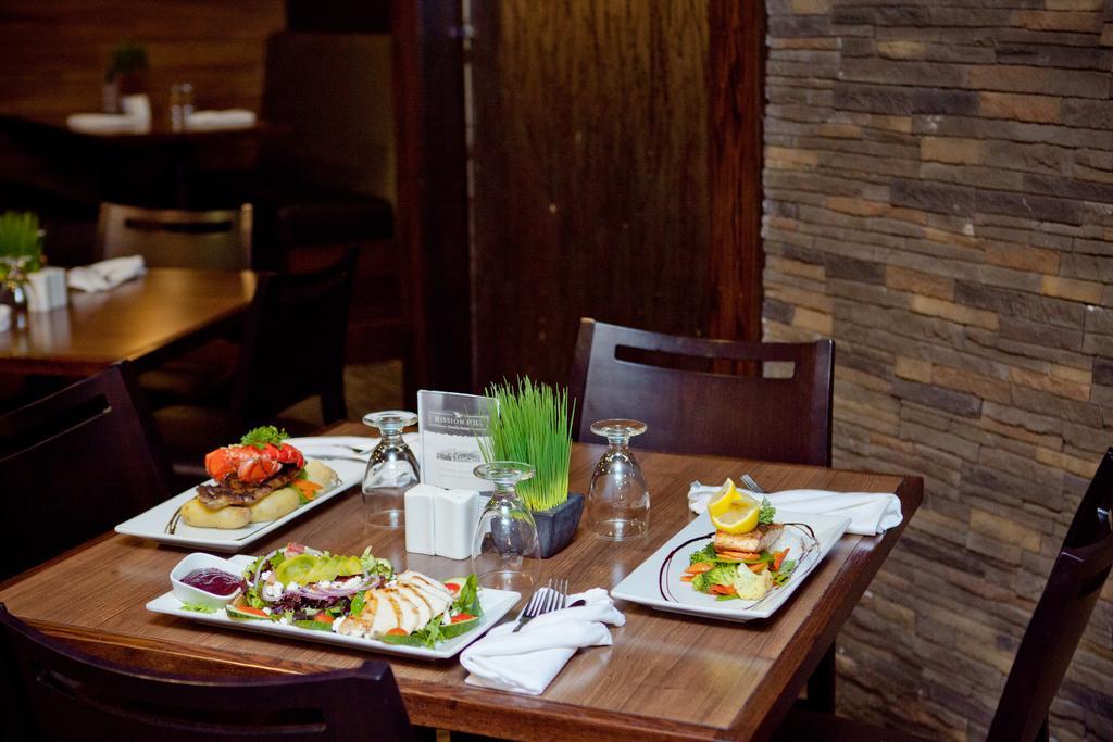 Ptarmigan Inn Hay River Ngoại thất bức ảnh