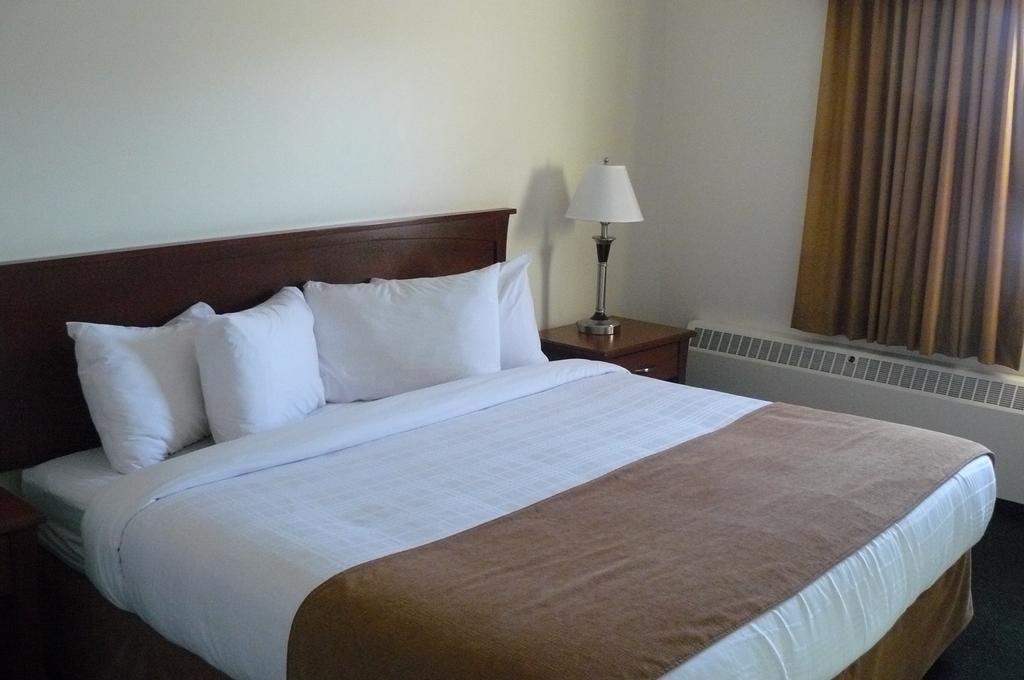 Ptarmigan Inn Hay River Phòng bức ảnh