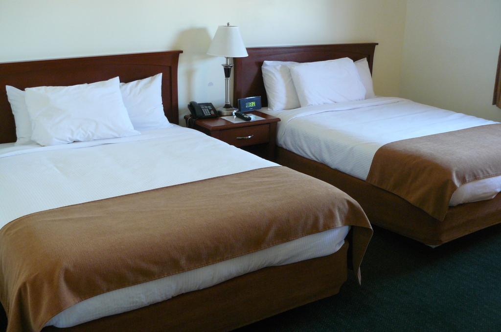 Ptarmigan Inn Hay River Phòng bức ảnh